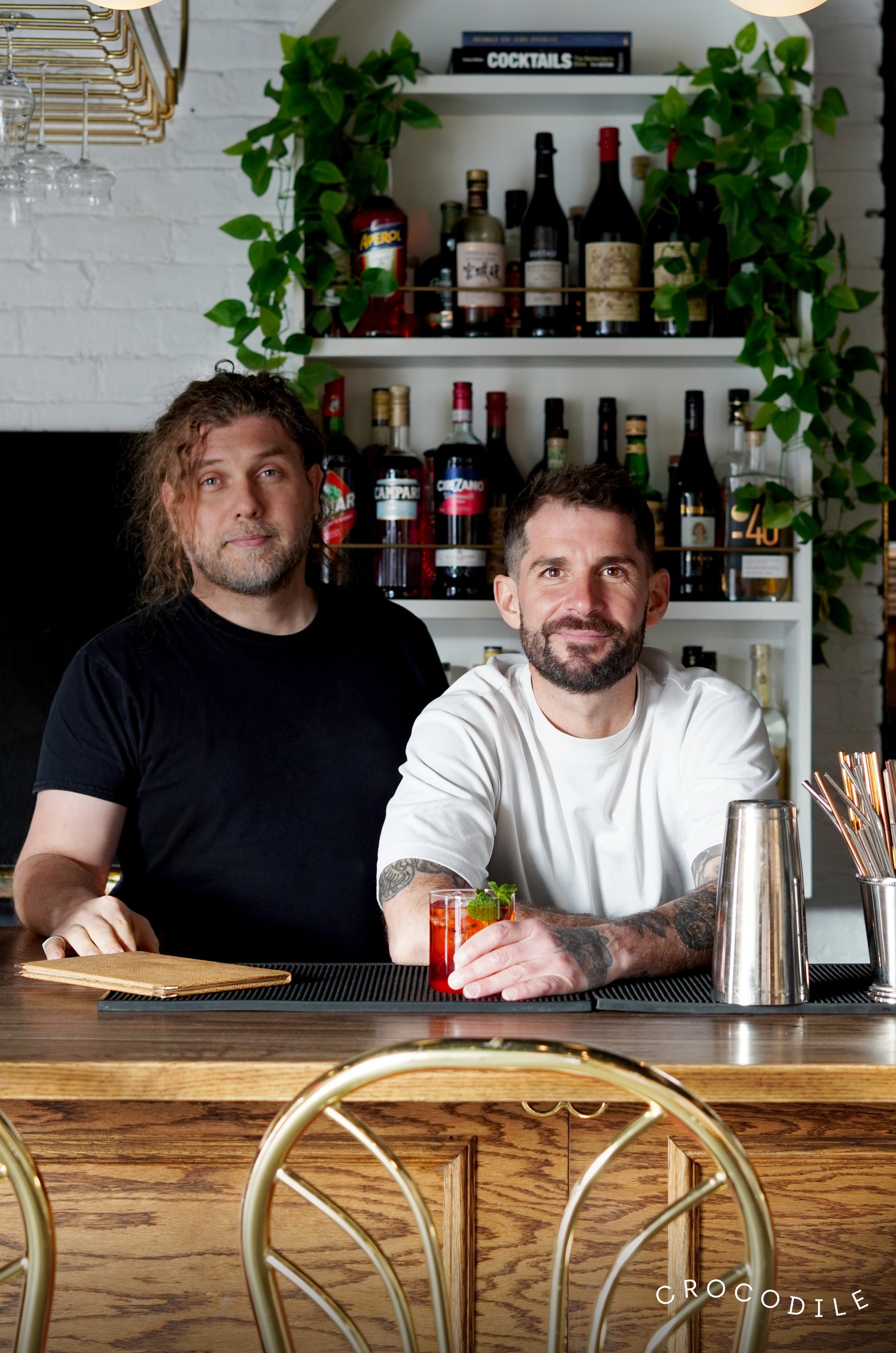 Jean-Sébastien Michel (à gauche) et Max Coubès, derrière le bar